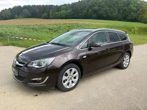 Opel Astra J Sports Tourer Exklusiv