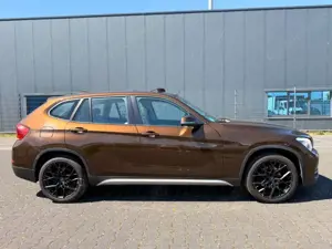 BMW X1 18 i sDrive*PANO*SONDERLACK*LEDER*XENON* Bild 5
