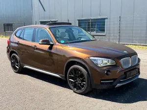 BMW X1 18 i sDrive*PANO*SONDERLACK*LEDER*XENON* Bild 2