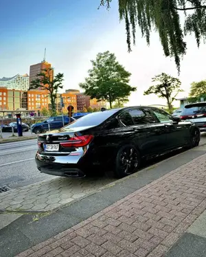 BMW 740 740 L d xDrive M Paket PANO 360 GRAD MASSSAGE FOND