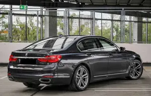 BMW 750 Bild 2