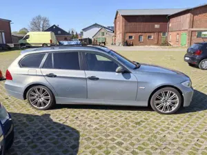 BMW 320 Bild 2