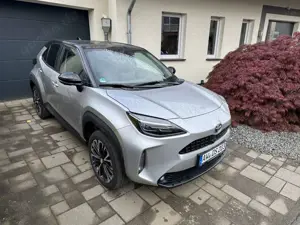 Toyota Yaris Cross Hybrid AWD-i Elegant, Panoramadach, 8 Fach Bereift
