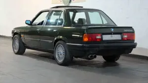 BMW 320 is nur 2 Fahrzeughalter! Bild 3