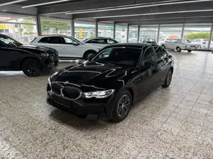 BMW 318 i Advantage/Scheckheft/LED-Scheinwerfer