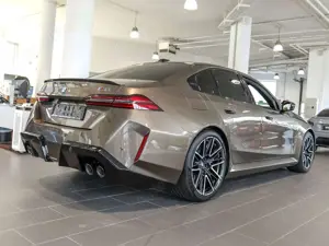 BMW M5 Limousine 0,5% Versteu. INIDIVIDUAL Ultimate Packa Bild 3