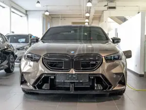 BMW M5 Limousine 0,5% Versteu. INIDIVIDUAL Ultimate Packa Bild 4
