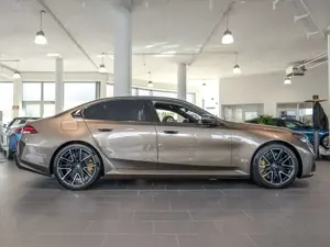 BMW M5 Limousine 0,5% Versteu. INIDIVIDUAL Ultimate Packa Bild 2