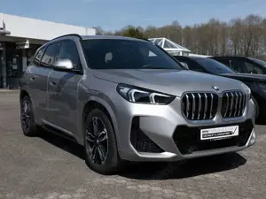 BMW X1 sDrive 18i M-Sport PANO AHK LED NAVI SHZ Bild 3