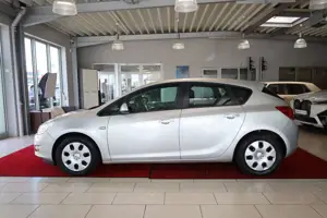 Opel Astra J 5-trg. Edition Bild 2