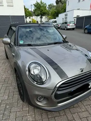 MINI One Cabrio Sidewalk