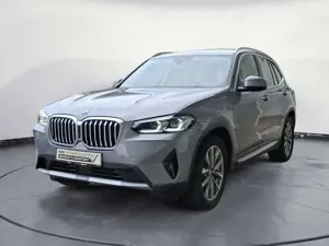 BMW X3 xDrive20d AHK Rückfahrkamera ACC Komfortzugan Bild 2