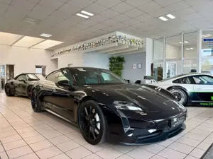 Porsche Taycan Turbo Panorama / HeadUp / InnoDrive / 21"