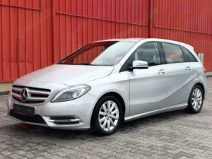 Mercedes-Benz B 180 CDI 7G-Tronic TÜV NEU ZH-NEU Bi-Xeno Navi Leder