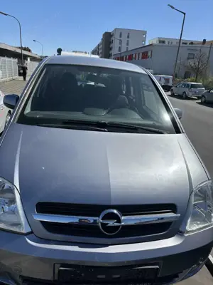 Opel Meriva 1.6 16V Easytronic (Essentia)