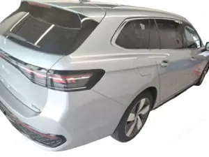 Volkswagen Passat Variant R-LINE 2.0 TDI DSG 4M AHK MATRIX Bild 3