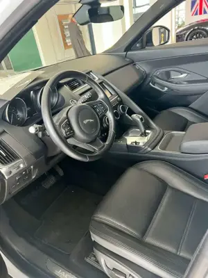 Jaguar E-Pace E-Pace D180 AWD Aut. SE Bild 4