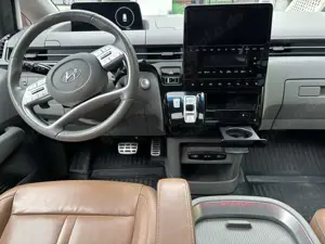 Hyundai STARIA Signature 4WD