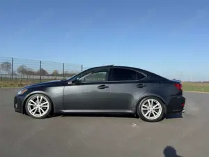 Lexus IS 250 IS Sport Line LEDER+MARK LEV+SCHIEBEDACH+MEM+INVIDIA+TÜVNEU Bild 3