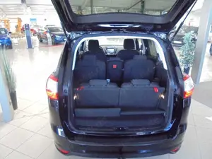 Ford C-Max Grand 1.5 EcoBoost 'Lenkradheizung, Navigation' Bild 4