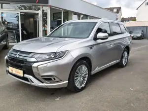 Mitsubishi Outlander Outlander Plug-in Hybrid TOP Navi 2.4 MIVEC 4WD