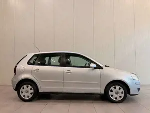 Volkswagen Polo IV 1.4 Trendline/ LM -FELGEN / TÜV NEU / CD Bild 3