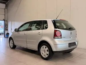 Volkswagen Polo IV 1.4 Trendline/ LM -FELGEN / TÜV NEU / CD Bild 5