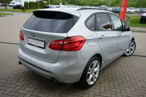 BMW 220 220i Sport Line LED Navi Head-Up Tempomat AHK Bild 5