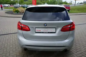 BMW 220 220i Sport Line LED Navi Head-Up Tempomat AHK Bild 4
