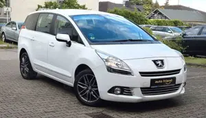 Peugeot 5008 Active 120 VTI *1. HAND* ANHÄNGERKUPPLUNG