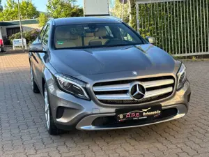 Mercedes-Benz GLA 180 Automatik Original 24.000 KM  TÜV NEU