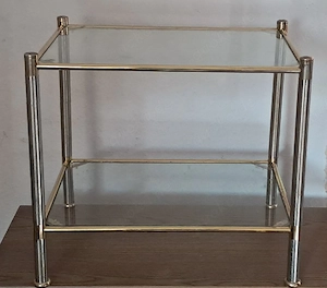 Glasbeistelltisch