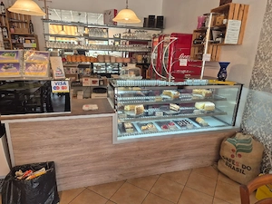 Ladeneinrichtung für Café oder Bistro abzugeben ab dem 27.6.26