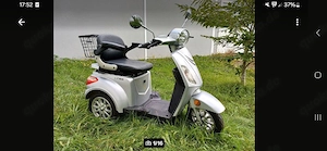 Luxxon E-3800,Dreiradelektromotorroller in Silberfarben.