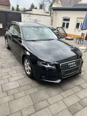 Audi A4 Avant 2.0 TDI DPF Attraction / STHZG / Klima /