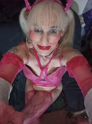 Devote TransgayLady sucht sehnsüchtig versaut schwulen  Opa Rentner ab 60, gerne älter
