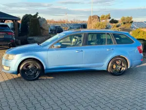 Skoda Octavia Combi Ambition 4x4 NAVI DAB+ AHK