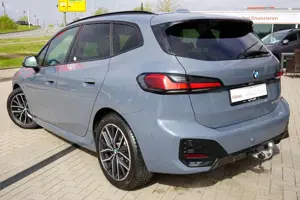BMW 220 220i Active Tourer M Sport LED Navi Head-Up AHK Bild 4
