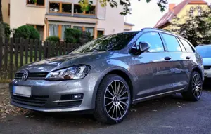 Volkswagen Golf Variant VII Comfortline|Automatik|18"|PDC|AHK|Shz|Xenon|Teilleder|Massage