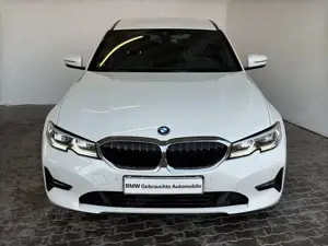 BMW 320 e Lim. Advantage LiveCock.Laserl.DriveAss.SHZ