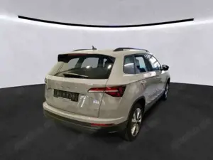 Skoda Karoq Style 2.0 TDI 6-Gang LED Navi RFK GRA SHZ Bild 3
