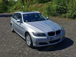 BMW 318 Kombi Automatik Xenon Nav PanoramaSD uvm Topzustand! Reifen neu
