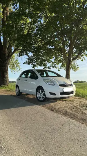 Toyota Yaris 1.0 VVT-i TÜV 04/28