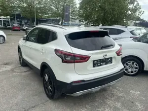 Nissan Qashqai 1.3 DIG-T ACENTA Bild 2