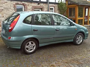 Nissan Almera Tino