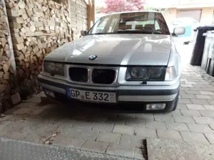 BMW 323