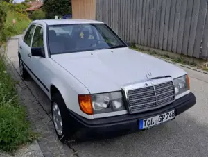 Mercedes-Benz 230