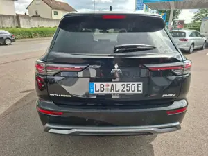 Mitsubishi Outlander Outlander 2.4 4WD Plug-In Hybrid Intro Edition Bild 3