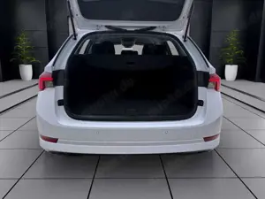 Skoda Octavia Combi 2.0 TDI DSG STYLE AHK NAVI SITZHZG Bild 4