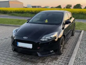 Ford Focus Focus 2.0 EcoBoost ST mit Leder-Exclusiv-Paket
